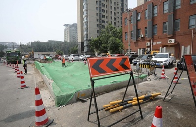 北京石景山这地道路交通整治工程开工,预计下月底完工